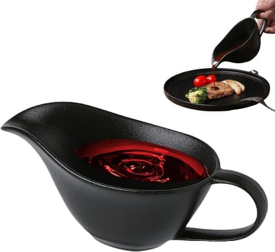 Verhoog uw tafelsetting met een 280 ml porseleinen sauskom met handvat, ideaal voor sauzen, dressings en dips