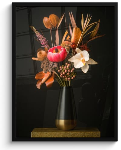 Poster in lijst - Fotolijst 50x70 cm - Posters - Boeket - Oranje - Gouden - vaas - Posterlijst zwart - Decoratie - Wanddecoratie woonkamer - Muurdecoratie slaapkamer