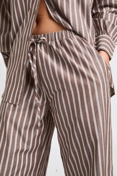 boohoo Dames Geweven Gestreepte Broek met Elastische Taille en Wijde Pijpen | Chocoladebruin | Maat: 34