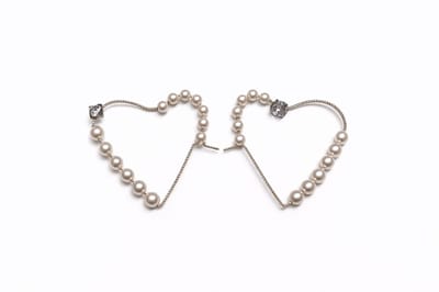 Hartjes oorringen met look a like pareltjes | goud gekleurd