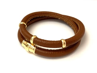 NIEUW! Jolla - dames wikkelarmband - zilver - goudkleurig - leer - magneetsluiting - bedels - Basic Gold - Camel