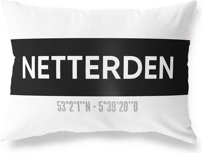 Tuinkussen NETTERDEN - GELDERLAND met coördinaten - Buitenkussen - Bootkussen - Weerbestendig - Jouw Plaats - Studio216 - Modern - Zwart-Wit - 50x30cm