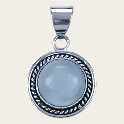 Zilveren Chalcedoon aqua edelsteen rond met kabelrand kettinghanger