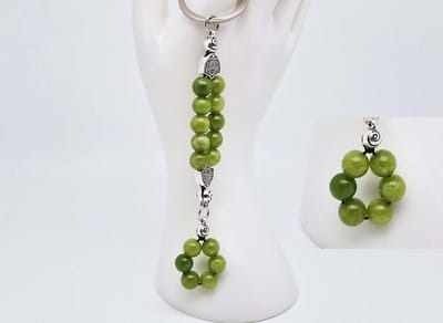Handgemaakte Natuurstenen Sleutelhanger "Kraal Koreaanse jade "- Met metaal hanger - 8 mm diameter van de korrel- Mooie accessoire en decoratie voor de auto-Vaderdag Cadeau -Moderdag Cadeau - Cadeau vrienden