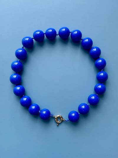 Blauwe statement ketting met ronde kralen - statement ketting - ketting met kralen - ketting - ketting blauw - blauwe ketting - bubble grote kralen ketting - green necklace - necklace green - statement ketting - mystic ketting