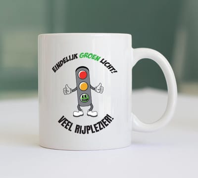 Mok Rijbewijs Gehaald met Tekst "Eindelijk groen licht, veel rijplezier!" - Mok Cadeau - Rijbewijs Gehaald