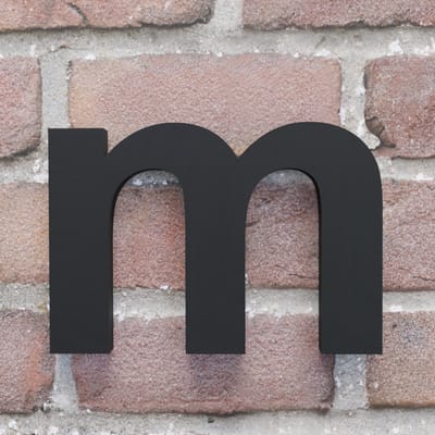 Huisnummer Arial m zwart - Maat: Klein (10 cm) - blinde bevestiging - Huisnummerbord