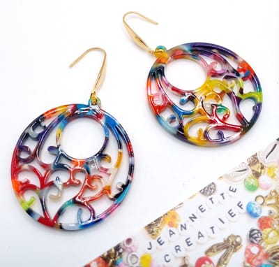 Jeannette-Creatief® - Resin - Multicolor Resin Oorbellen - Dames Oorbellen - Oorbellen Dames - Oorbelhaakjes RVS Goud - Oorhangers - Resin Oorbellen - Gekleurde Oorbellen - Zomerse Oorbellen - Resin Filigraan - Filigraan Oorbellen