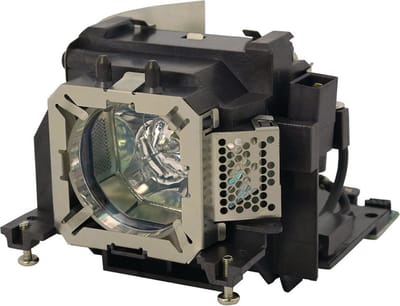 Beamerlamp geschikt voor de PANASONIC PT-VX420 beamer, lamp code ET-LAV300. Bevat originele NSHA lamp, prestaties gelijk aan origineel.