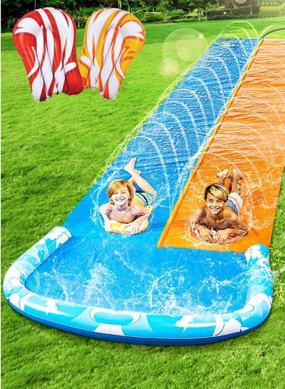 Waterglijbaan met 2 Bodyboards – Dubbele Buikschuifbaan 6,8 Meter – Geïntegreerde Sproeiers – Inclusief Haringen – Zomerspeelgoed voor Kinderen en Gezin