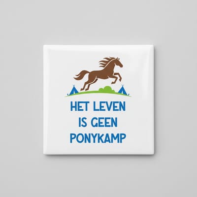 Grappige 15×15 cm Keramische Tegel – “Het Leven Is Geen Ponykamp” Paardenkamp Quote Humoristische Wanddecoratie