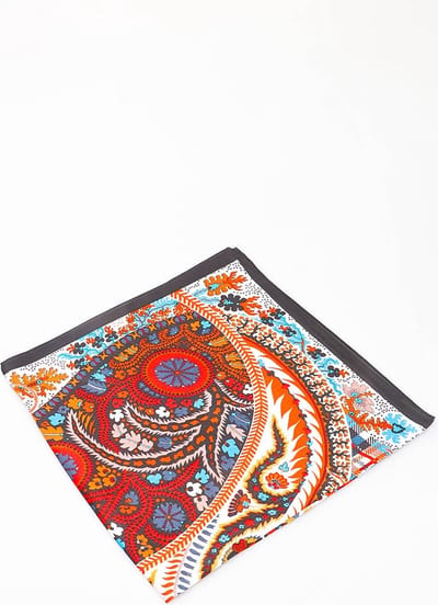 Dames neksjaal Mara fantasiemotief zwart wit blauw rood oranje grijs licht meloen 70x70