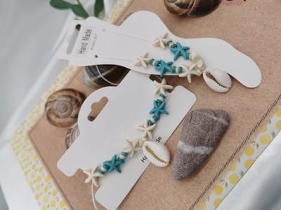 Set: Armband met Enkelbandje - Zomer - Ibiza style - met turquoise wit en blauw edelsteen, schelp, Zeester, wit kleur touw.