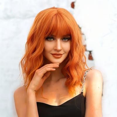 Daity Een 35,56 cm lange, krullende oranje pruik met pony, synthetische pruik, damespruik, geschikt voor dagelijks gebruik of cosplay (oranje).