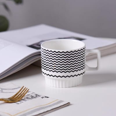 Nordic Eenvoudig Zwart en Wit Hepburn Stijl Keramische Gestapelde Mok Mok Creatieve Kantoor Waterbeker Couple Mok Design Sense 301-400ml