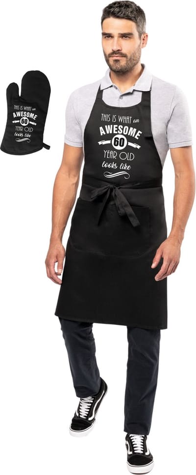 Awesome 60 year - 60 jaar cadeau - keukenschort - BBQ schort - verjaardag - zwart - met ovenwant