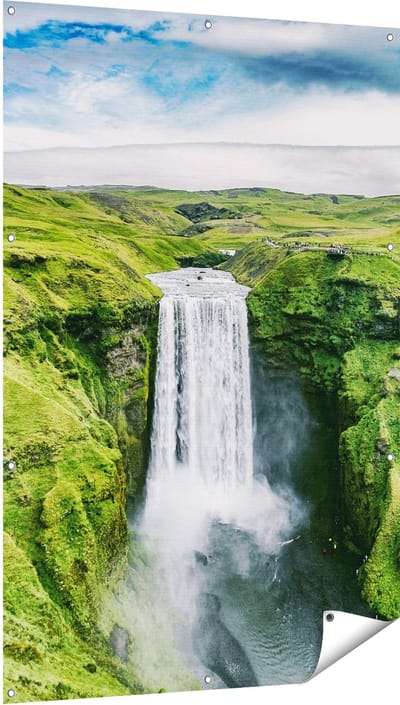 Gards Tuinposter Waterval in het Groene Landschap - 100x150 cm - Tuindoek - Tuindecoratie - Wanddecoratie buiten - Tuinschilderij