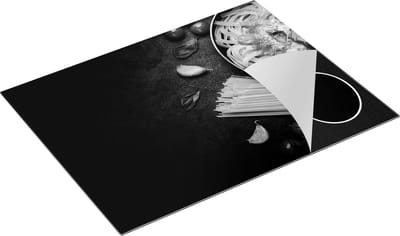 Chefcare Inductie Beschermer Spaghetti met Groentes op een Zwarte Marmeren Plaat - Zwart Wit - 77x59 cm - Afdekplaat Inductie - Kookplaat Beschermer - Inductie Mat