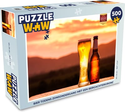 Puzzel Bier tijdens zonsondergang met een bergachtergrond - Legpuzzel - Puzzel 500 stukjes