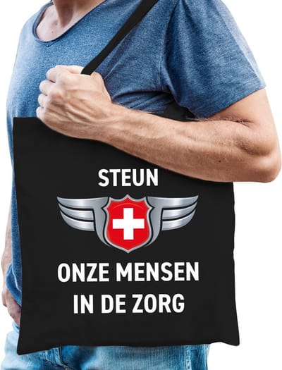 Steun onze mensen in de zorg zilveren schild katoenen tas zwart voor heren - waardering / steun tassen - kado / tasje / shopper
