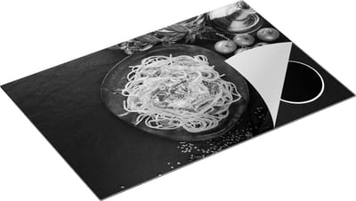 Chefcare Inductie Beschermer Bord met Spaghetti op een Zwarte Marmeren Plaat - Zwart Wit - 80x50 cm - Afdekplaat Inductie - Kookplaat Beschermer - Inductie Mat