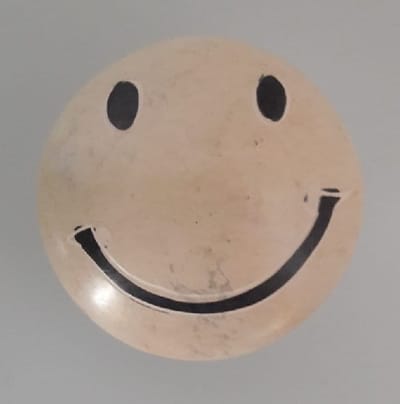 Nog meer sfeer in uw woonomgeving met deze prachtig handgemaakte smiley! Een bijzondere smiley gemaakt van speksteen, een zachte natuursteen. Vind een gezellig plekje in je huis, serre/tuinkamer of in de werkkamer. Voor uzelf of Bestel Een Kado.