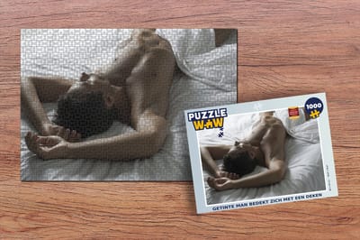 Puzzel Getinte man bedekt zich met een deken - Legpuzzel - Puzzel 1000 stukjes volwassenen