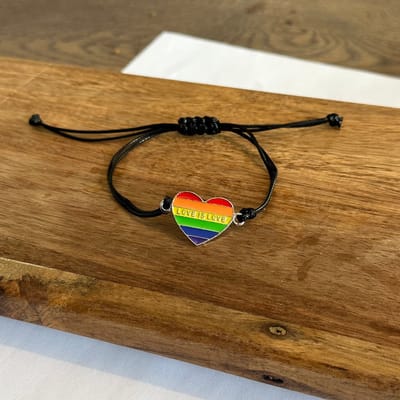 GoedeDoelen.Shop | Koordarmband Pride Heart | In Maat Verstelbaar | LGBTQ Sieraad | Love Is Love | Statement Armband | Vriendschapsarmband | Regenboog Sieraad | Rainbow Hart | Pride Sieraad | Unisex | Wellness-House
