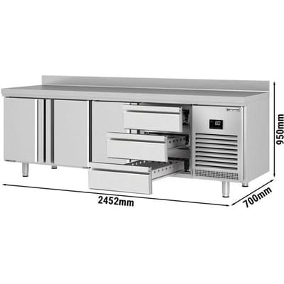 GGM Gastro Kühltisch Premium PLUS - 2452x700mm - mit 3 Türen - 3 Schubladen - mit Aufkantung