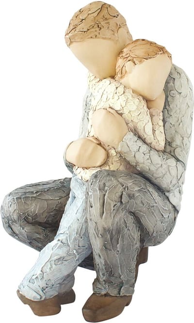 Arora beeldje In safe hands Welch polystone 17 cm hoog.