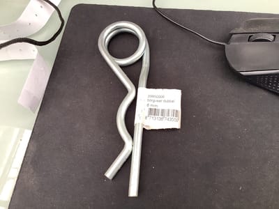 Dubbelsterke borgveer. 6mm. dik x 130mm. lang. verzinkt. borgclip. haarspeld.