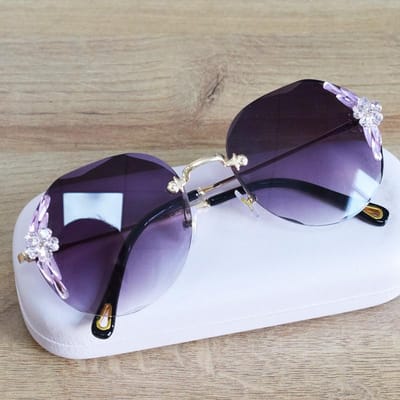 Bloemen ingelegd met diamanten zonnebrillen voor vrouwen met ronde gezichten, grote gezichten, randloze gradiënt zonnebrillen voor vrouwen met slankheid Source factory straight hair white