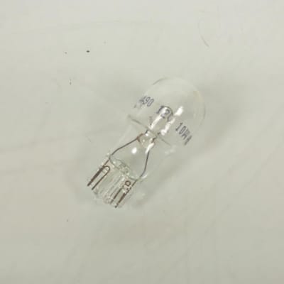 Une ampoule culot en verre T13 12V 10W W2.1x9.5d Flosser 4490 pour moto scooter