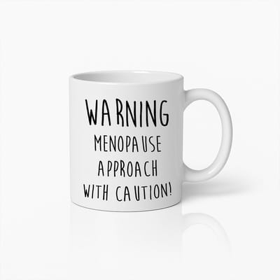 Menopauze Waarschuwing Mok – Grappige Koffiebeker voor Vrouwen met Humoristische Tekst