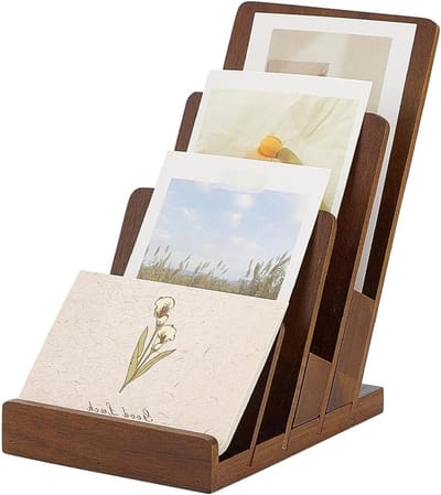 4-laagse Houten Brochurehouder 16.7x11.5x19.5cm in Kokosbruin voor Literatuur, Visitekaartjes en Flyers