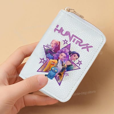 Perfect KPop Demon Hunters Dames Korte Portemonnees PU Leer Creditcardhouder Meerdere Sleuven Kleine Portemonnees met Rits Dames Clutch Portemonnee white