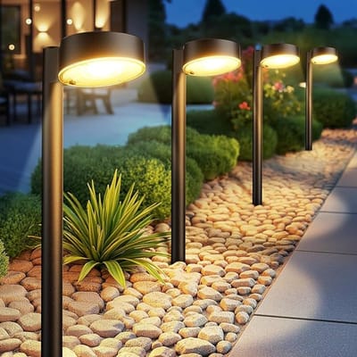 Solar Tuinlampen Buiten 4 Stuks – 12 LED Zonnelampen – IP65 Waterdichte Tuinverlichting – Heldere Solar Spots voor Tuin Gazon Terras Balkon en Oprit – Warm Wit – Energieklasse A+++