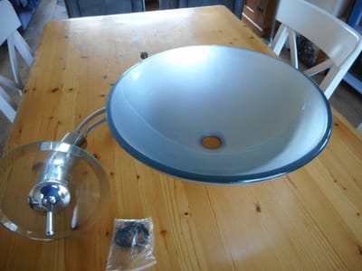Zilveren glazen waskom wasbak wastafel 42 cm doorsnede met hoge watervalkraan en afvoerplug
