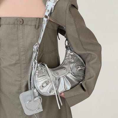 Motorfiets Tas, Tas met Klinknagel en Kwastjes, Geplooide Tas, Punk Stijl Onderarmtas, Modieuze en High-end Enkelzijdige Schoudertas voor Dames