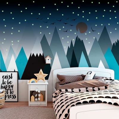 Muurstickers voor kinderen - Gigantische muursticker voor kinderen met Scandinavische bergen, bergenparka en 100 glow-in-the-dark sterren - 100x150cm