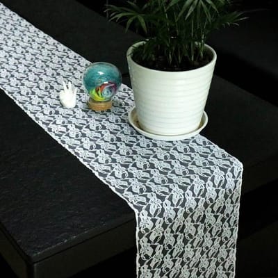 Witte kanten tafelloper met bloemenprint, moderne tafelkleed voor bruiloften, thuis, hotels, verjaardagsfeesten en andere tafeldecoratie. 30x275cm-12x108inch
