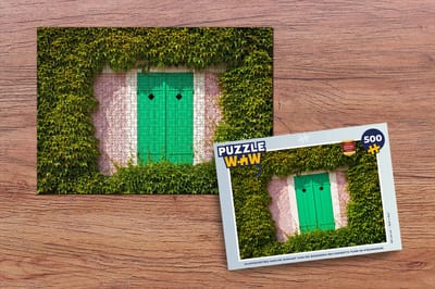 Puzzel Klapdeurtjes aan de zijkant van de boederij bij Monet's tuin in Frankrijk - Legpuzzel - Puzzel 500 stukjes