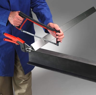 Compact metalen gebogen gereedschap in rood en zwart voor precisiewerk