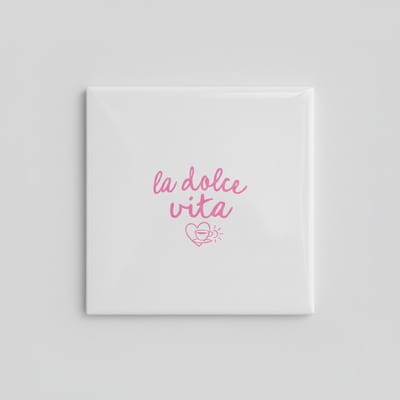 La Dolce Vita Keramische Tegel – Elegante Italiaanse Quote Wanddecoratie met Hart – 15 x 15 cm