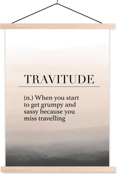 Posterhanger incl. Poster 87x120 cm - Schoolplaat - Spreuken - Quotes - When you start to get grumpy and sassy because you miss travelling - Travitude - Textielposter - Blanke latten