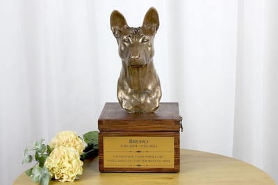 Urn voor hondenas met beeldje van Basenji, Afrikaanse bos hond of Congo hond