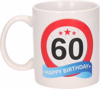 Beallatio Decorations - 60 jaar Verjaardag koffiemok - cadeau beker - stopbord print met happy birthday - 300 ml - keramiek - wit