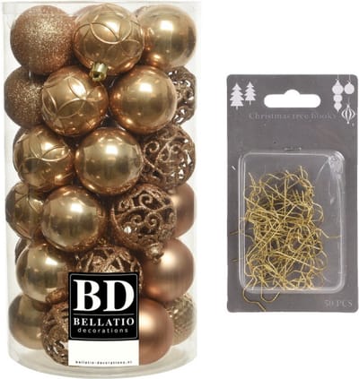 37x stuks kunststof kerstballen camel bruin 6 cm inclusief gouden kerstboomhaakjes - Kerstversiering