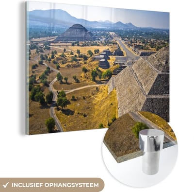 ® Glasschilderij 180x120 cm - Schilderij acrylglas - Maan en de zonpiramides bij Teotihuacán in Centraal Mexico - Foto op glas - Muurdecoratie woonkamer - Wanddecoratie slaapkamer - Schilderijen
