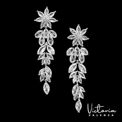 Victoria Valenza Paris Luxe Oorbellen Dames Messing Oorringen - Witte Steen - Kleur Zilver - 1 Paar